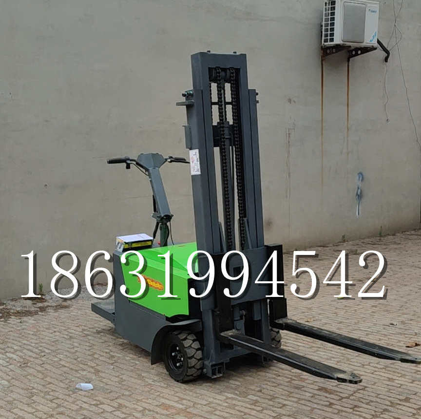 铁岭县优程全电动叉车插腿式堆高车液压装卸车1.5吨升高小型站驾式铲车